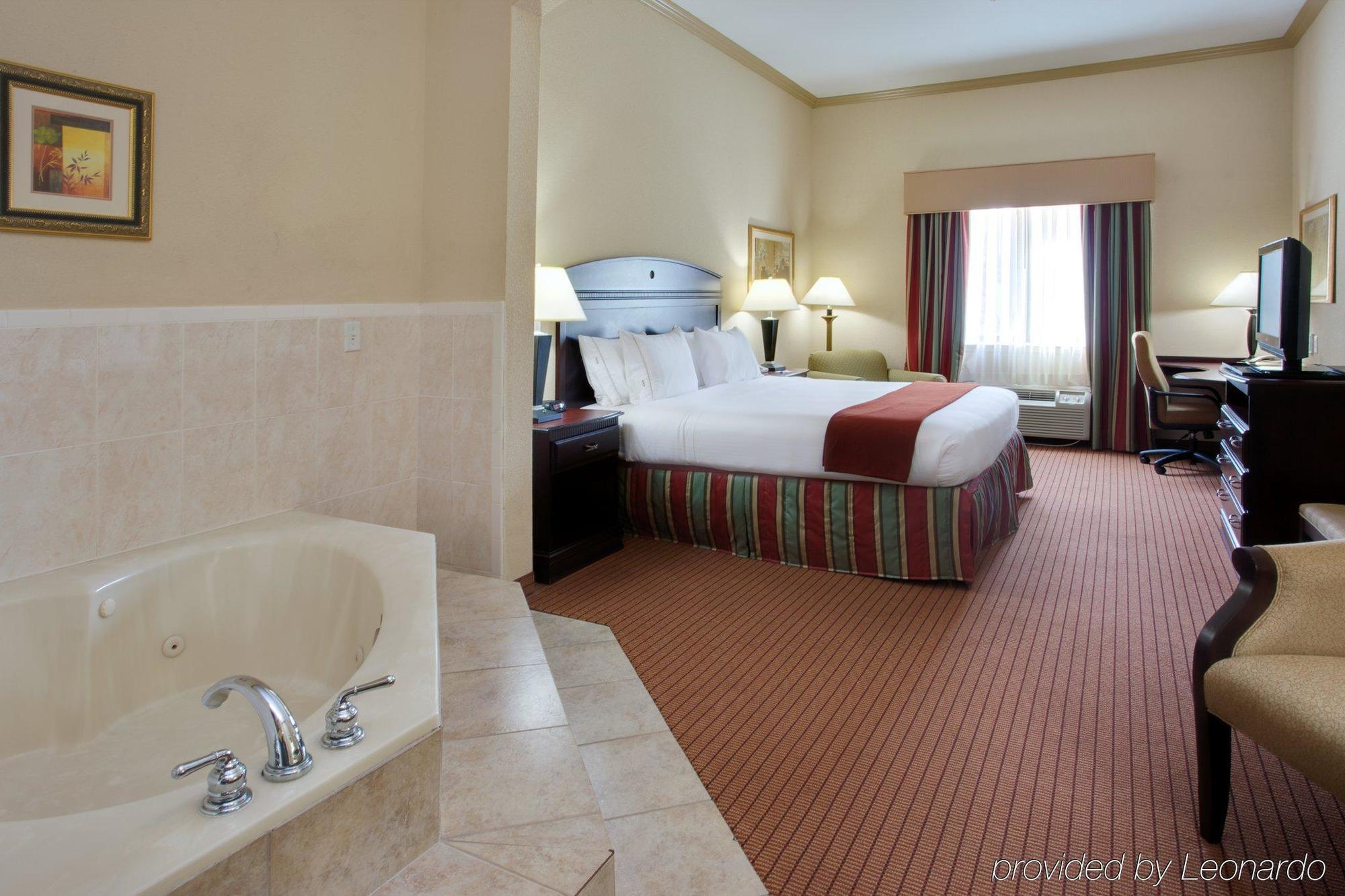 Holiday Inn Express & Suites Wharton By Ihg Phòng bức ảnh